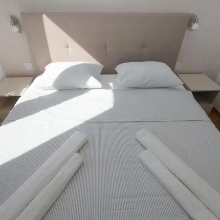 Elsa S15 アパート ズラティボール