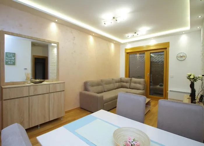 Elsa S15 زلاتيبور